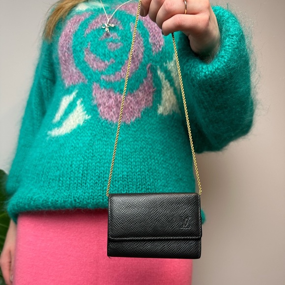 Louis Vuitton Black Taiga Leather 6 Key Holder - Picture 5 of 9